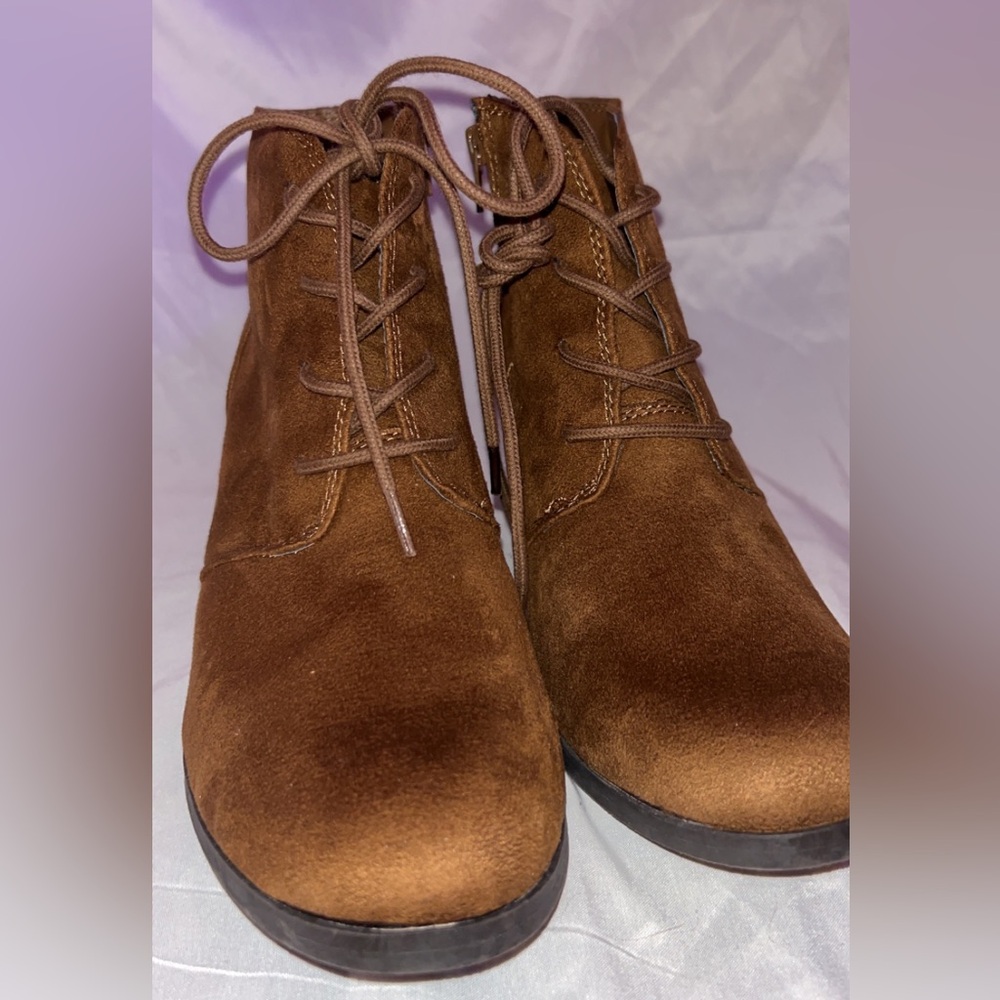 New American Eagle Brown Suede Ankle Wedge Booties 9.5 Lace Up Zip Side 3” Heel - Picture 2 of 7